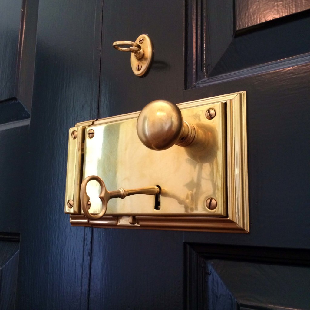 https://mossmanor.com/wp-content/uploads/2014/07/vintage-brass-hardware-restoration-black-doors-detail-moss-manor-1024x1024.jpg
