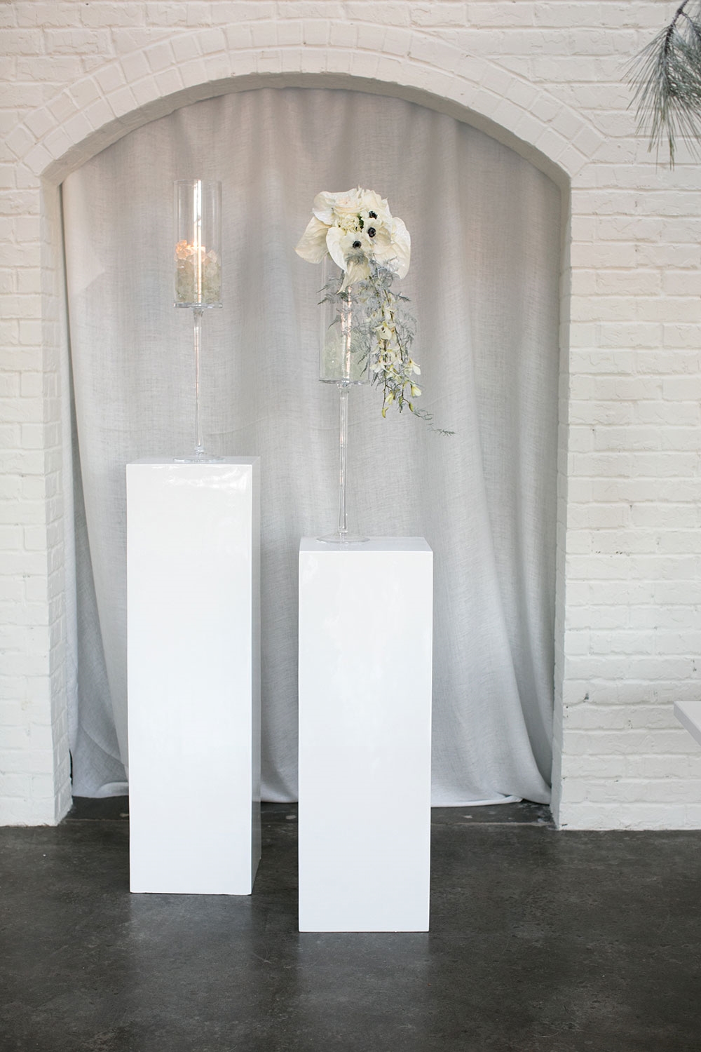 Blanc Column Lifestyle